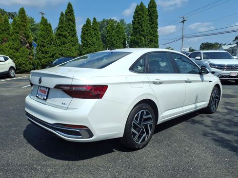 Certified 2024 Volkswagen Jetta SEL FWD image 2