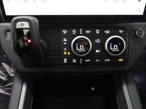 Certified 2026 Land Rover Defender 110 X-Dynamic SE AWD/4WD image 13