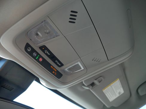 Used 2023 Chevrolet Equinox LT AWD/4WD image 32