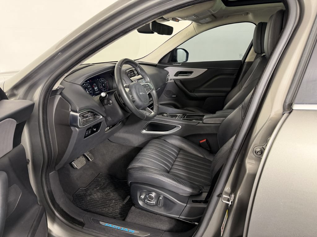 Used 2019 Jaguar F-PACE Portfolio AWD/4WD image 15