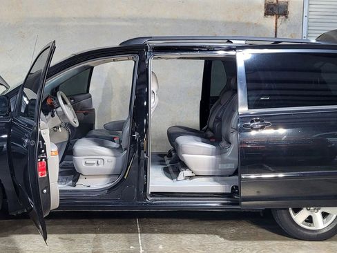 Used 2008 Toyota Sienna XLE image 12