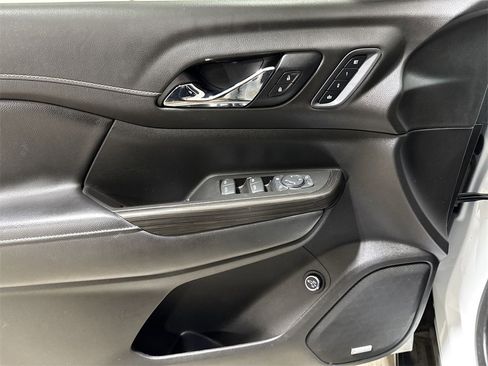 Used 2021 GMC Acadia SLT w/ Elevation Edition image 21