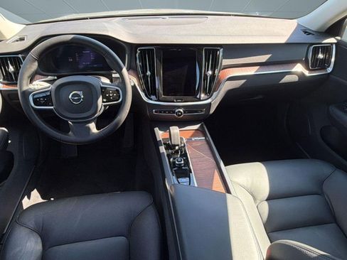 Certified 2025 Volvo V60 B5 Cross Country Plus AWD/4WD image 17