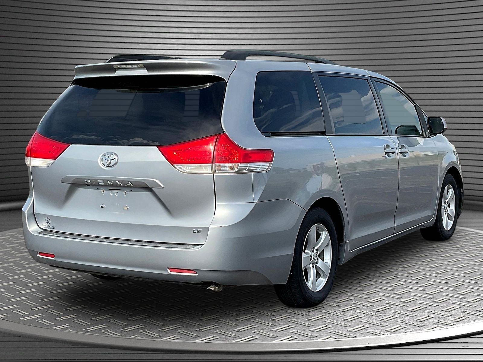 Used 2013 Toyota Sienna LE FWD image 7