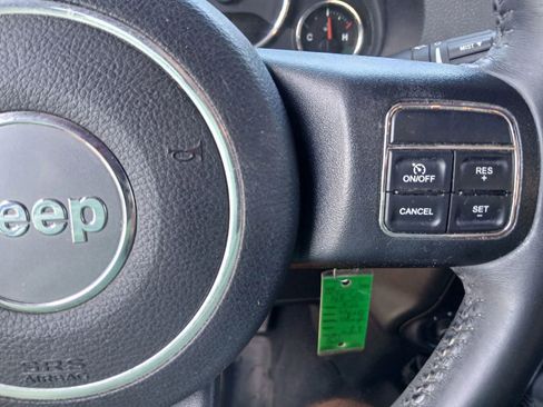 Used 2016 Jeep Wrangler Unlimited Sahara w/ Connectivity Group AWD/4WD image 27