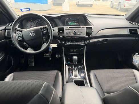 Used 2017 Honda Accord Sport image 8
