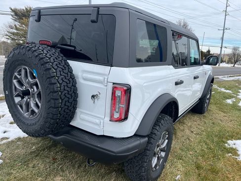 New 2025 Ford Bronco Badlands image 24