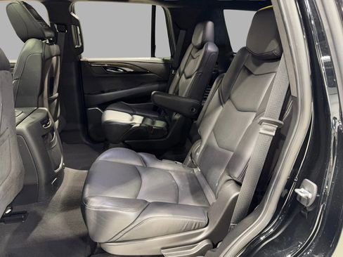 Used 2019 Cadillac Escalade Platinum image 17
