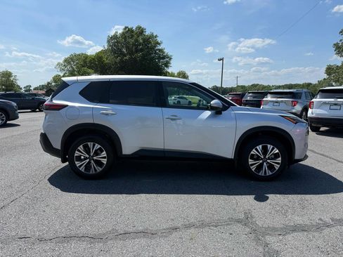 Used 2022 Nissan Rogue SV FWD image 7