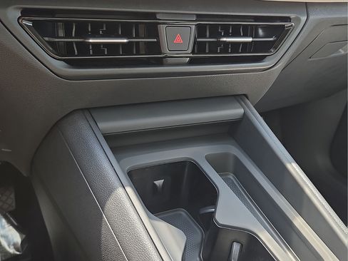 New 2026 Volkswagen Tiguan SE FWD image 20