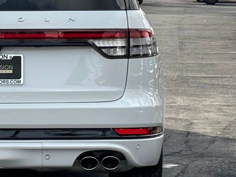 Used 2025 Lincoln Aviator Reserve w/ Equipment Group 201A image 8