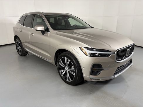 Used 2023 Volvo XC60 B5 Plus image 2