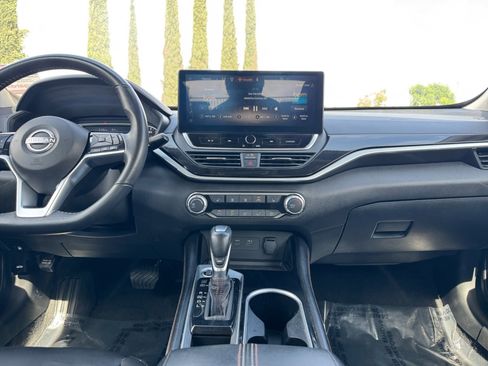 Used 2023 Nissan Altima 2.5 SR w/ SR Premium Package image 15