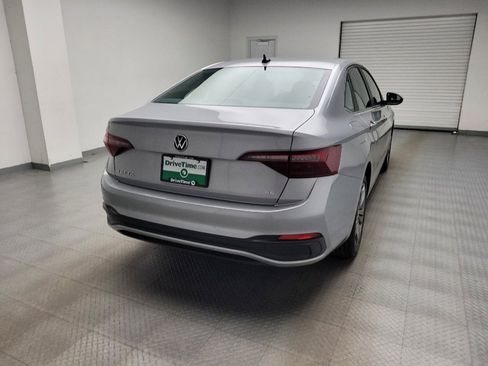Used 2024 Volkswagen Jetta SE FWD image 7