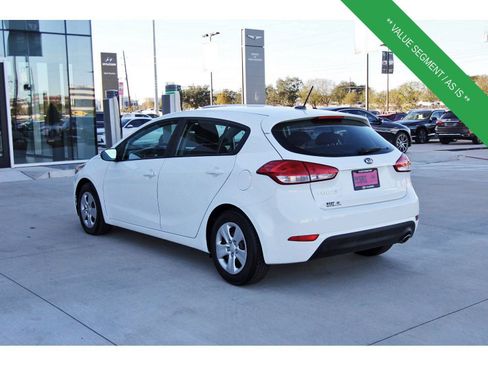 Used 2017 Kia Forte LX image 5