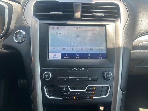 Used 2020 Ford Fusion SE FWD image 12