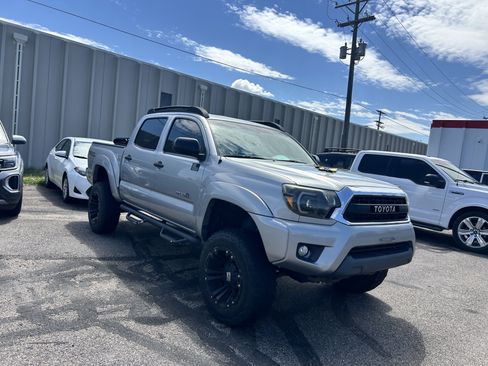 Used 2015 Toyota Tacoma 4x4 Double Cab w/ TRD Off-Road Package image 7