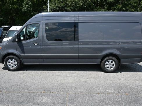 Used 2025 Mercedes-Benz Sprinter 2500 image 3