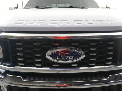 Certified 2023 Ford F450 Lariat AWD/4WD image 9