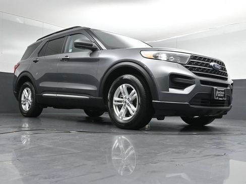 Certified 2022 Ford Explorer XLT w/ Class IV Trailer Tow Package AWD/4WD image 36