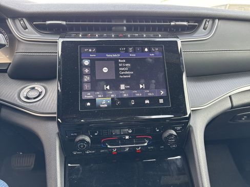 Used 2023 Jeep Grand Cherokee L Altitude image 14