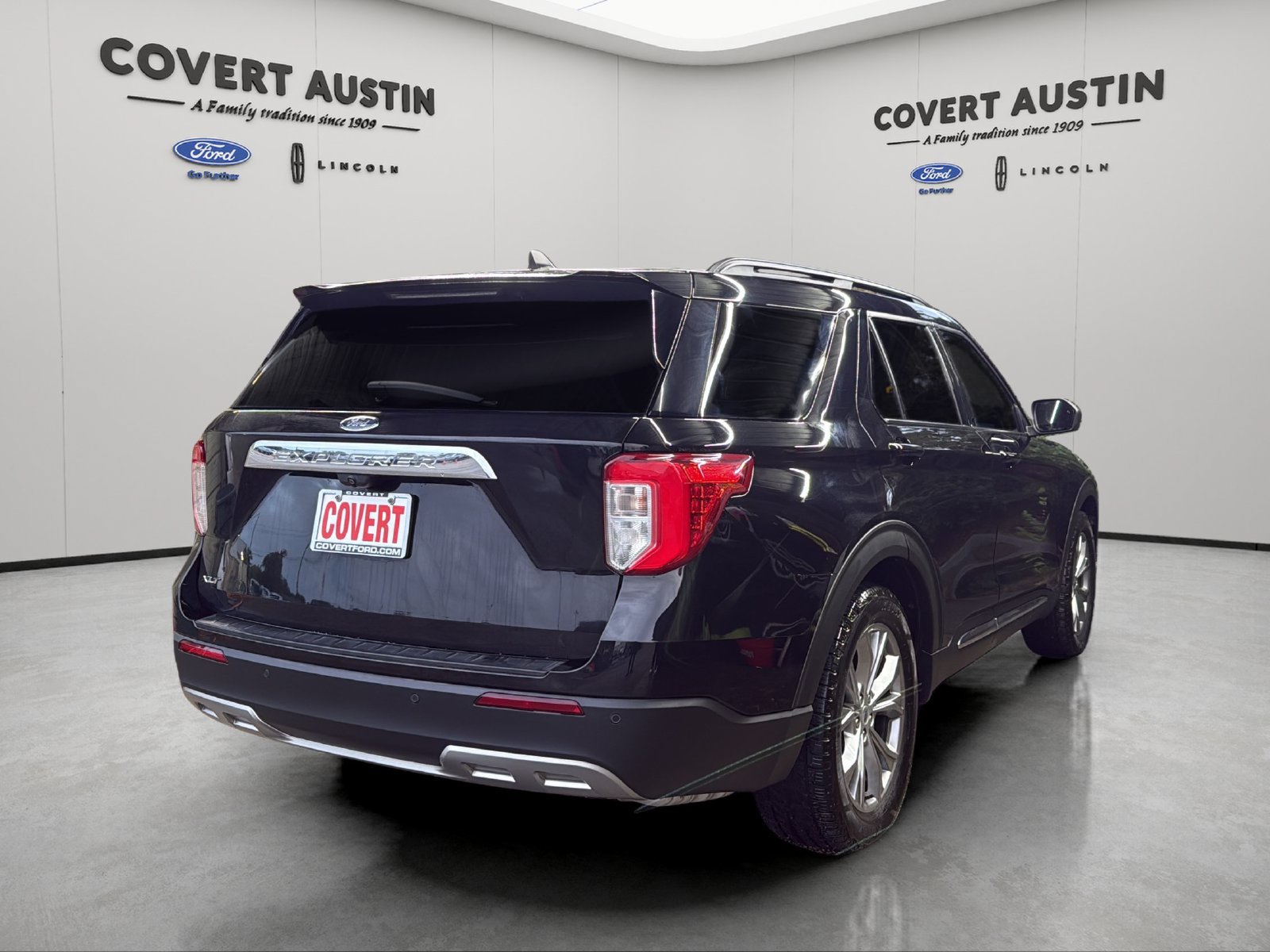 Used 2021 Ford Explorer XLT w/ Equipment Group 202A RWD image 5