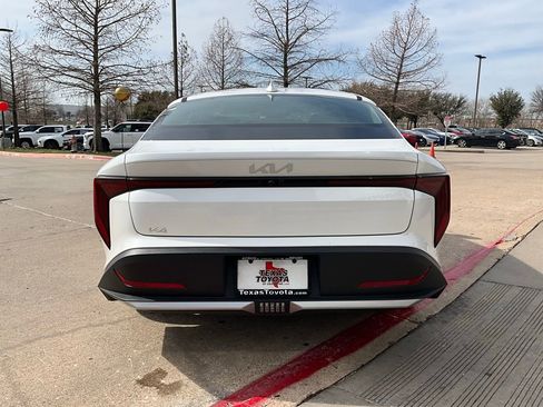 Used 2025 Kia K4 LXS image 7