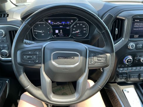 Used 2023 GMC Sierra 2500 Denali w/ Denali Ultimate Package AWD/4WD image 16