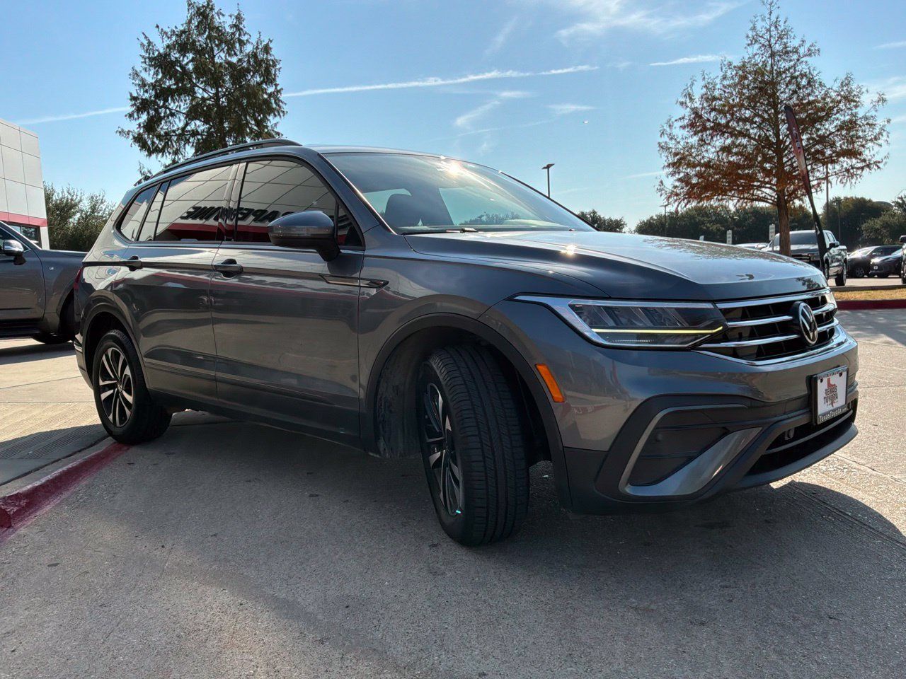 Used 2023 Volkswagen Tiguan S w/ Driver Assistance Package FWD image 4