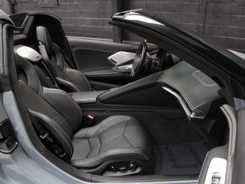 Used 2024 Chevrolet Corvette Stingray Premium Conv w/ Z51 Performance Package RWD image 47