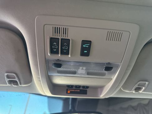 Used 2012 GMC Yukon XL SLT image 25