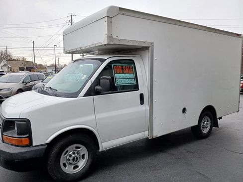 Used 2011 GMC Savana 3500 image 11