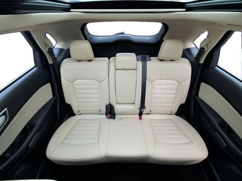 Used 2018 Ford Edge SEL w/ Equipment Group 201A FWD image 12