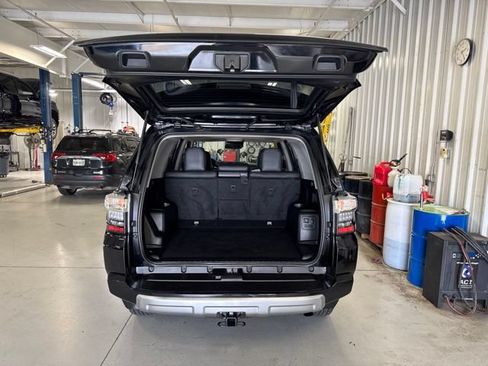 Used 2020 Toyota 4Runner TRD Off-Road Premium w/ Moonroof Package AWD/4WD image 11