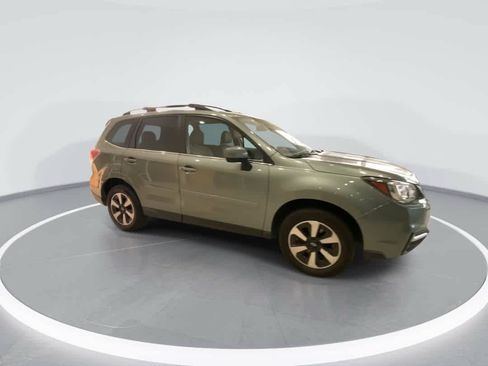 Used 2017 Subaru Forester 2.5i Limited AWD/4WD image 2