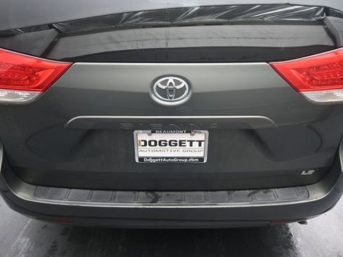 Used 2013 Toyota Sienna LE image 14