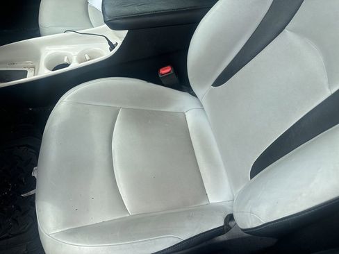 Used 2016 Toyota Prius Four FWD image 12