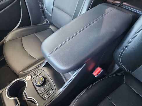 Used 2024 GMC Terrain SLT image 31