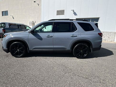 Certified 2025 Honda Pilot Black Edition image 7