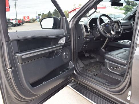 Used 2018 Ford Expedition XLT w/ Equipment Group 202A image 8
