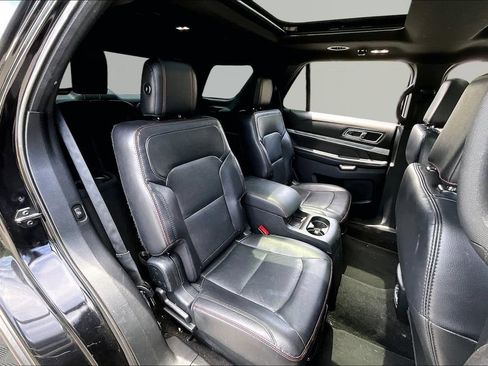 Used 2018 Ford Explorer Sport w/ Equipment Group 401A AWD/4WD image 17