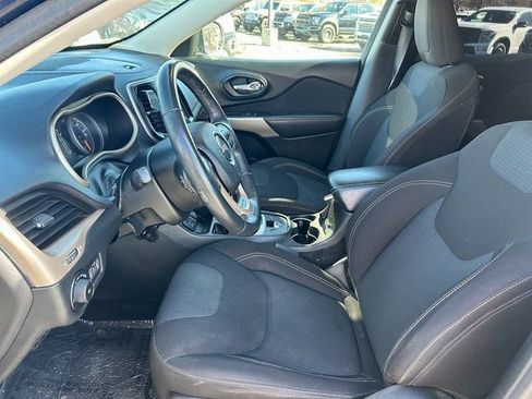 Used 2017 Jeep Cherokee Latitude FWD image 22