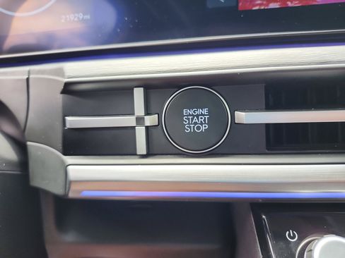 Certified 2025 Hyundai Santa Fe Limited AWD/4WD image 25