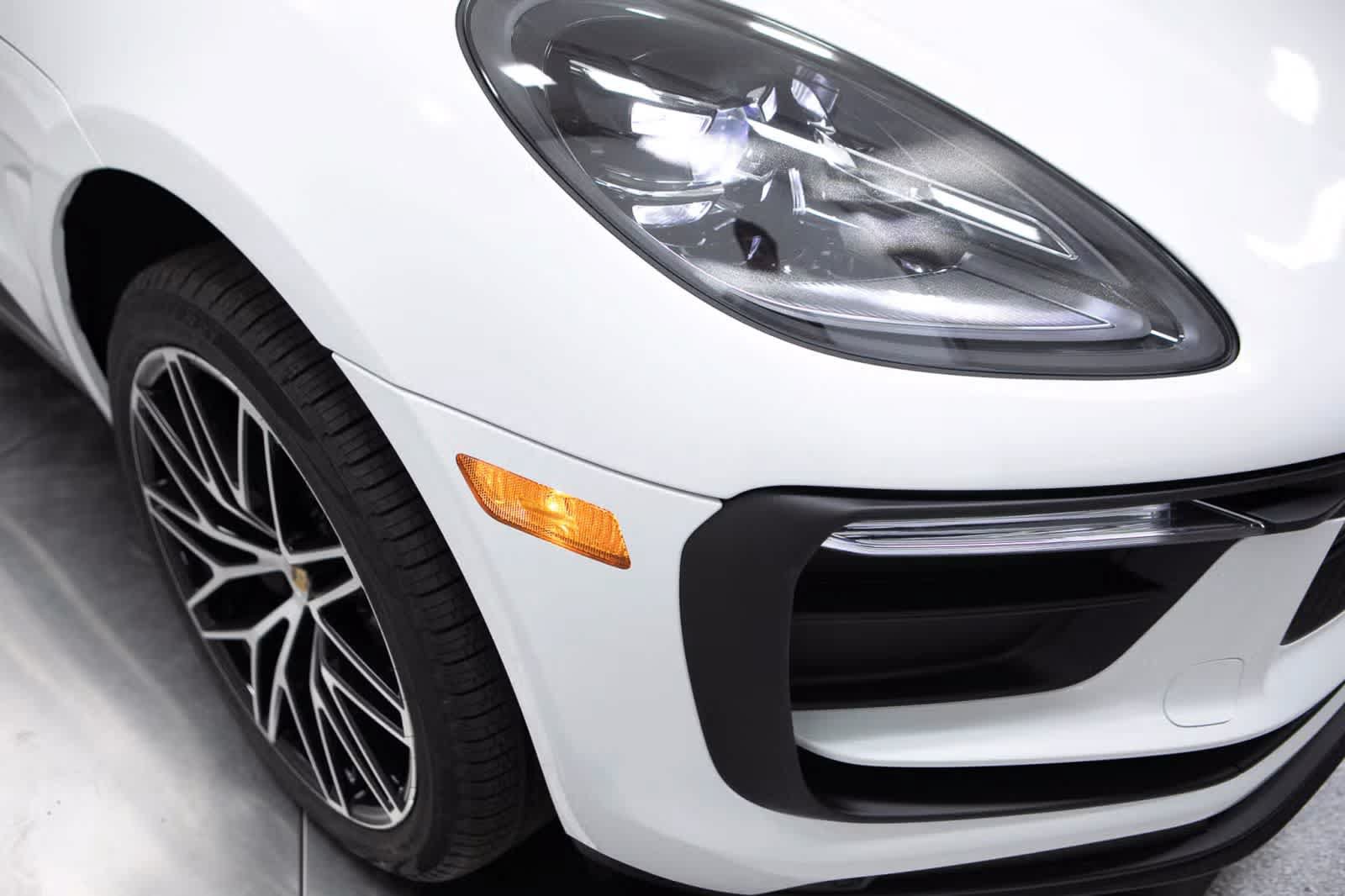 Certified 2026 Porsche Macan AWD/4WD image 12