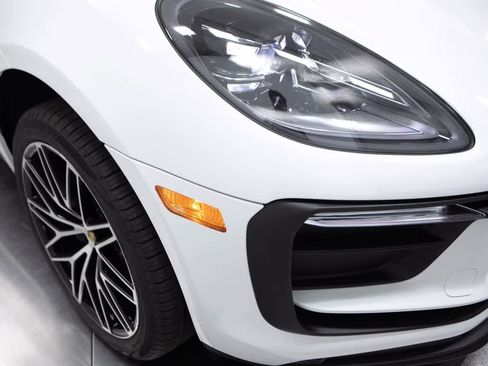 Certified 2026 Porsche Macan AWD/4WD image 12