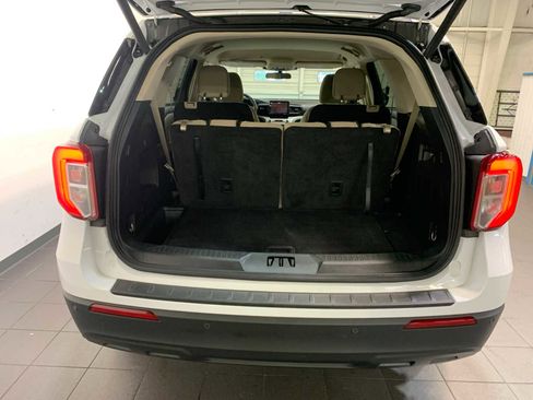 Used 2023 Ford Explorer XLT image 11