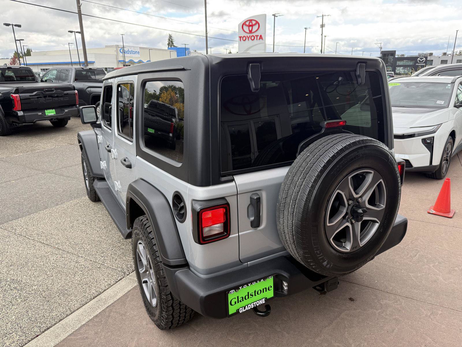 Used 2023 Jeep Wrangler Unlimited Sport AWD/4WD image 4