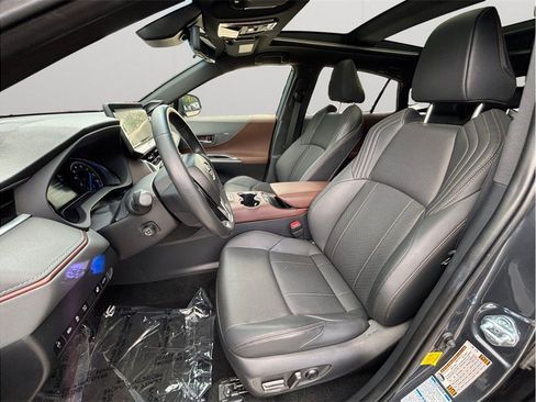 Used 2022 Toyota Venza Limited w/ Advanced Technology Package AWD/4WD image 2