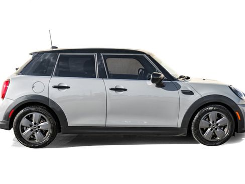Used 2022 MINI Cooper 4-Door Hardtop w/ Signature Upholstery Package image 7