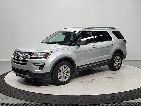 Used 2019 Ford Explorer XLT w/ Class III Trailer Tow Package AWD/4WD image 3
